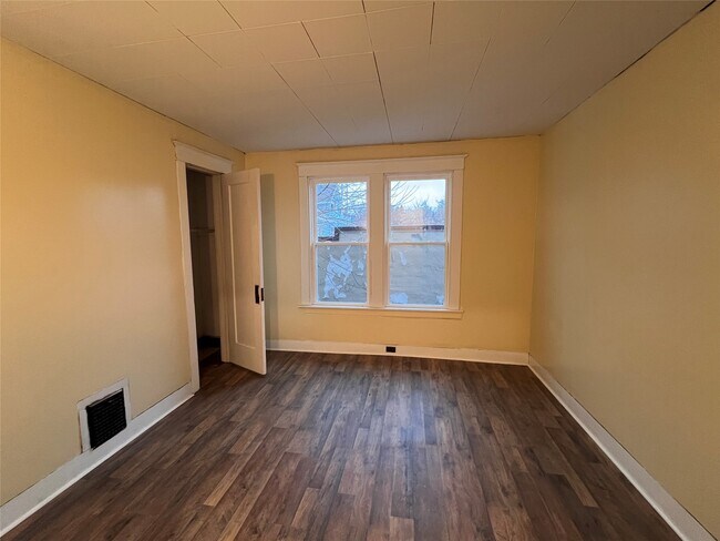 Building Photo - 155 Willow St