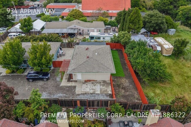 Building Photo - 934 Appian Way