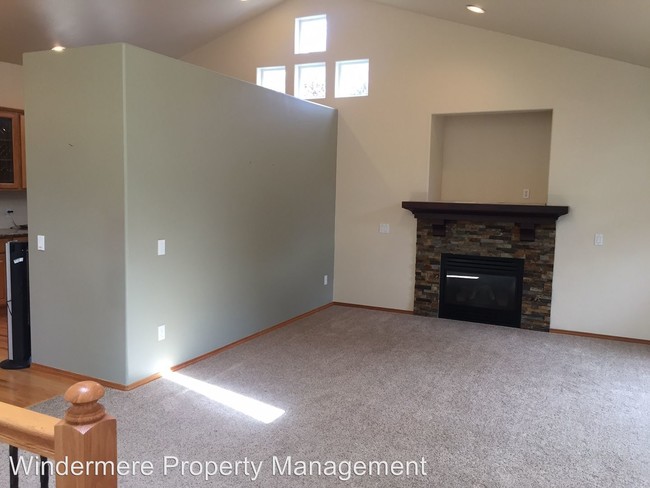 Building Photo - 3 br, 2.5 bath House - 3751 N. Heather Place