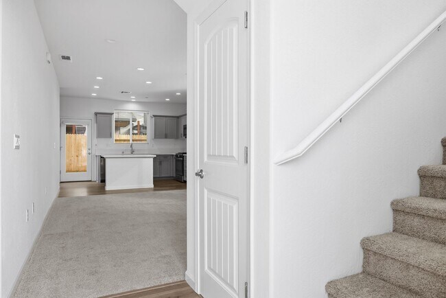 Foto del edificio - Brand New 3 Bedroom 2.5 Bathroom with Solar in NW Visalia!!