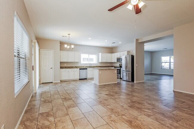 Building Photo - 3134 W Cavedale Dr