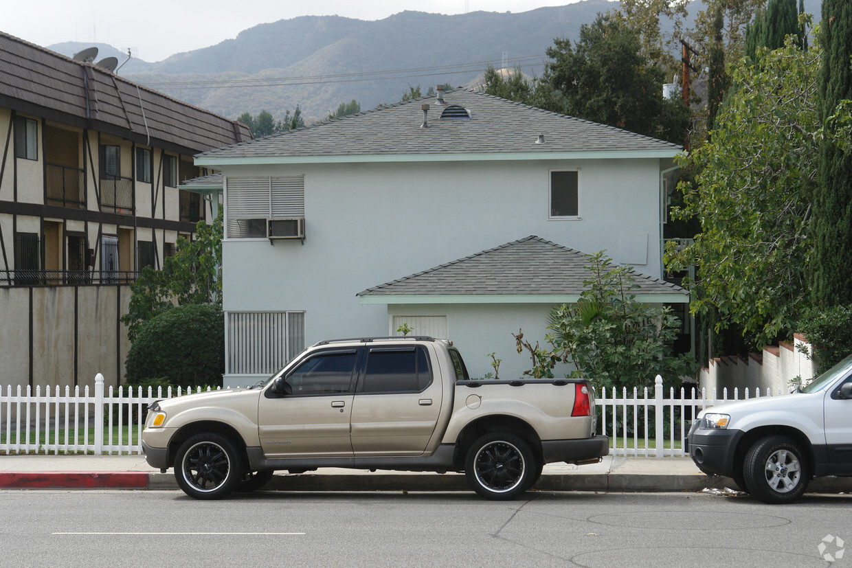 Building Photo - 3222 Honolulu Ave