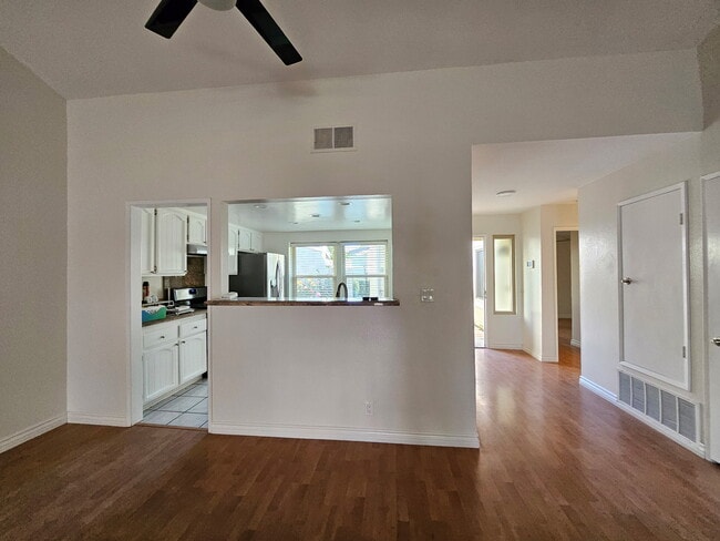Building Photo - 5 Windwood