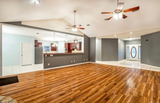 Foto del edificio - 1911 Tillman Ln