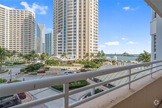 Building Photo - 808 Brickell Key Dr