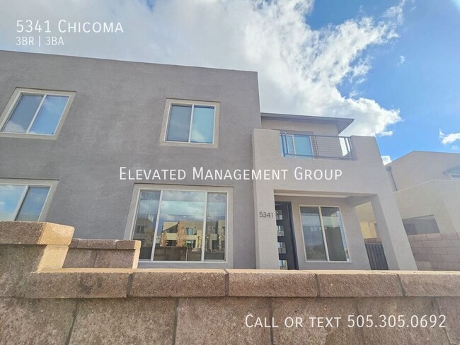 Building Photo - Brilliant, newer Santa Fe gem. 2023 built ...