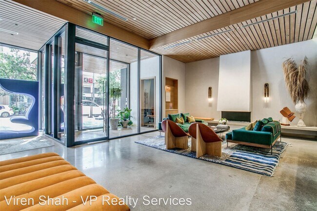 Foto del edificio - 1 br, 1 bath House - 2408 Victory Park lan...