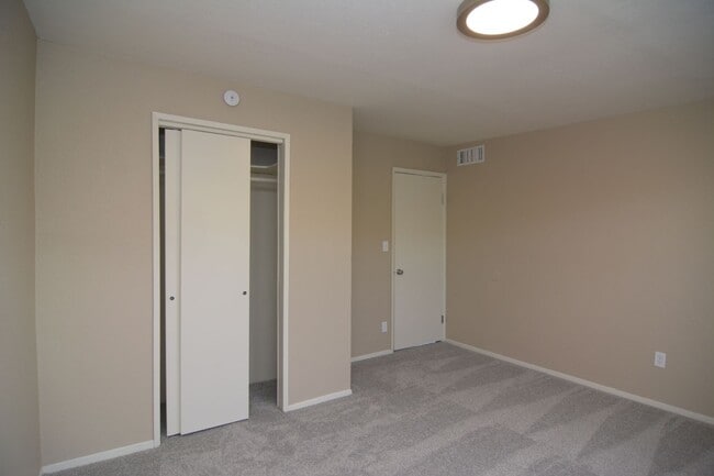 Building Photo - Completely Remodeled 2 Bedroom 1 Bath Dupl...
