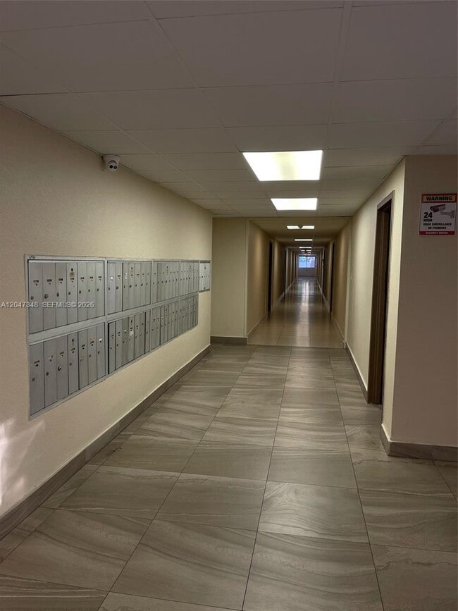 Foto del edificio - 6950 Miami Gardens Dr