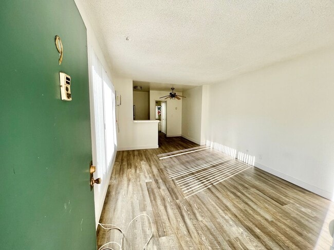 Building Photo - 3359 Mentone Ave