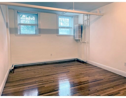 Building Photo - 15 Thatcher St