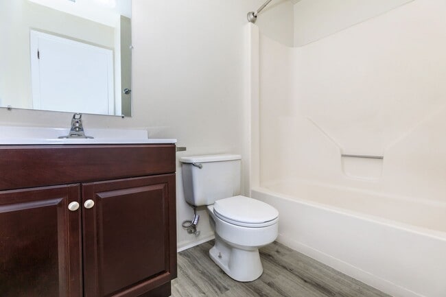 Building Photo - Woodbridge Place