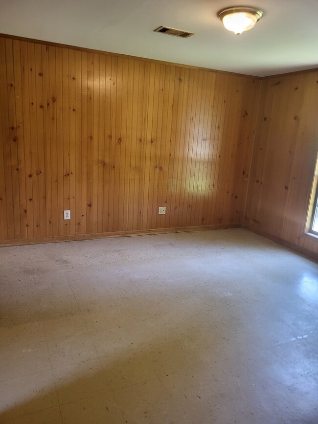 Building Photo - 223 Chenault St
