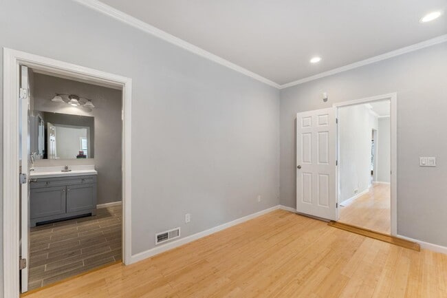 Foto del edificio - 1015 Martin Luther King Jr Way