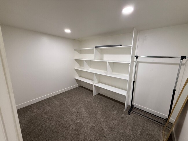 Building Photo - 8285 Lakeshore Dr