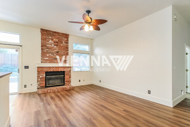 Foto del edificio - 1418 Lorimer Way