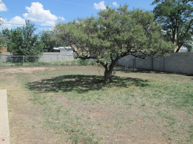 Foto del edificio - NEAR NORTH VALLEY PUEBLO 2/BD 1/BA 1/CG