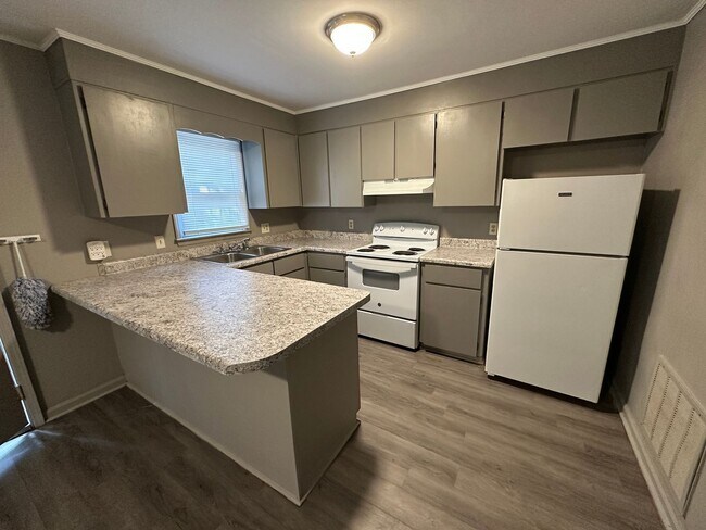 Foto del edificio - 134 Tyrone Blvd