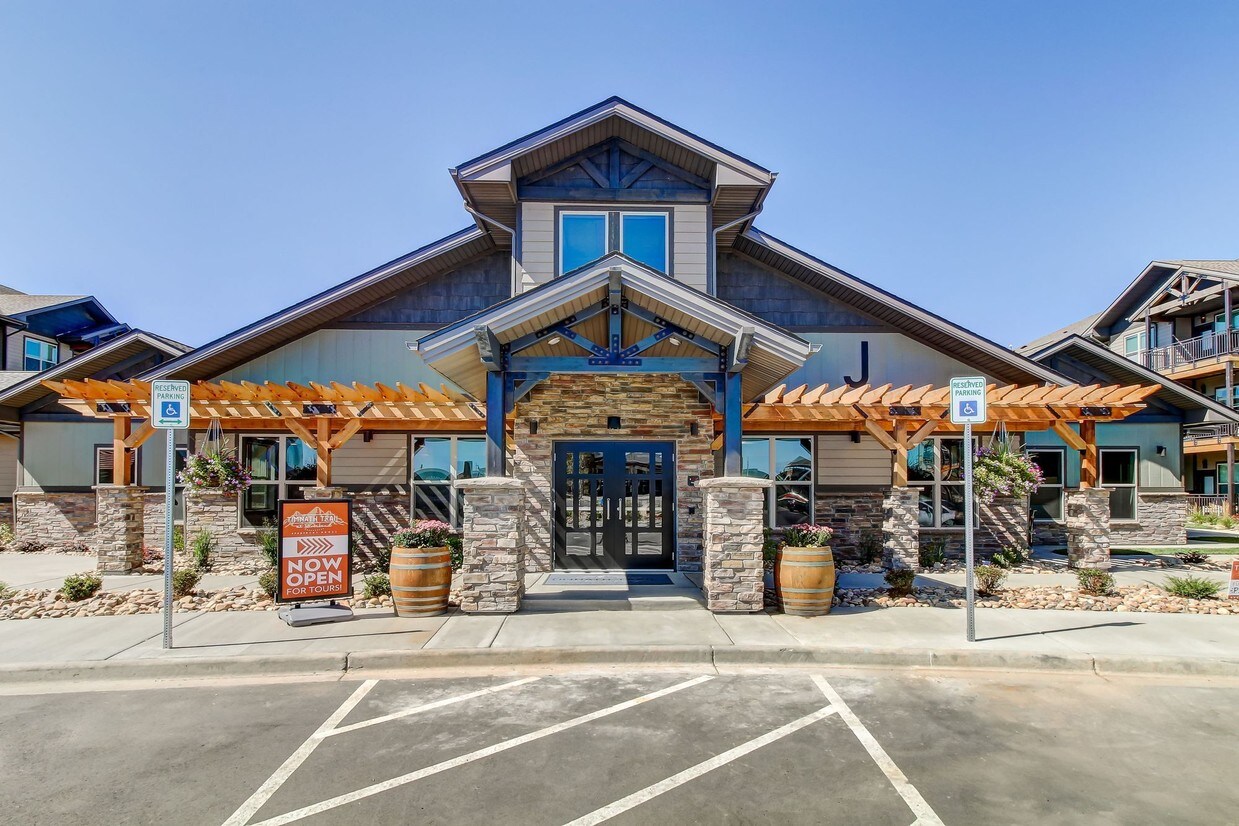 Foto principal - Timnath Trail at Riverbend Apartment Homes