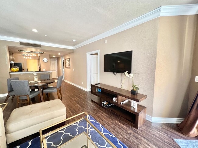 Building Photo - $1000 Off 1st Months Rent! Luxurious 2 Bed/2 Bath Condo: Minutes from the Las Vegas Strip! All Ut...