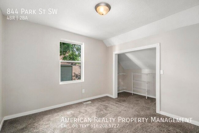 Foto del edificio - 844 Park St SW