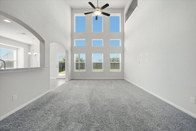 Building Photo - 5636 Sacco St