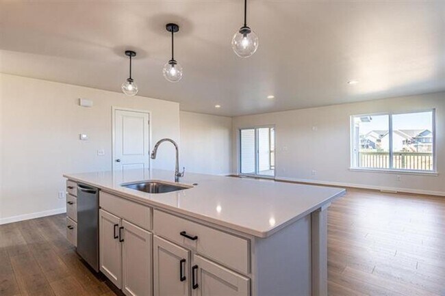 Foto del edificio - Brand New Condo with Screened Porch, Deck ...