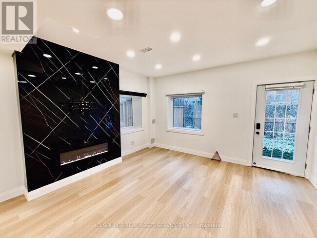 Photo du bâtiment - 3186 Hines Dr