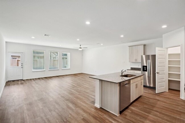 Building Photo - 3603 Beau Rivage Dr