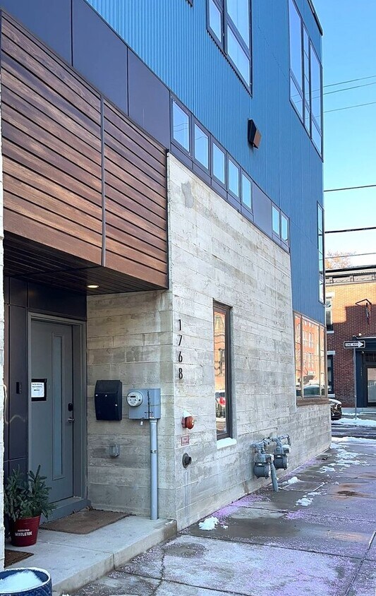 Primary Photo - Stunning 4-Bedroom Townhome with One-Car G...