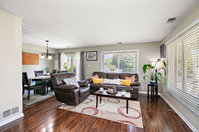 Building Photo - 15810 Country Ct