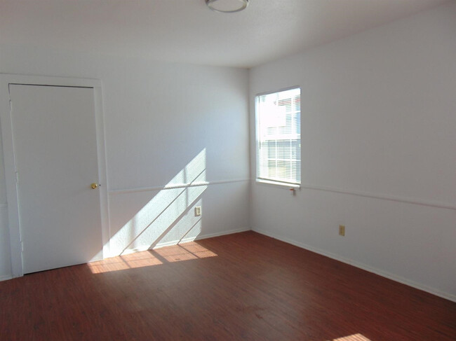 Building Photo - 3407 Quaker Ave