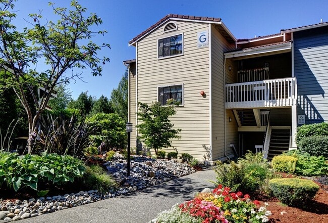 Building Photo - 2000 Lake Washington Apartments
