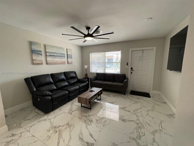 Foto del edificio - 1479 Southeast 4th Avenue Apt #1479, Deerf...