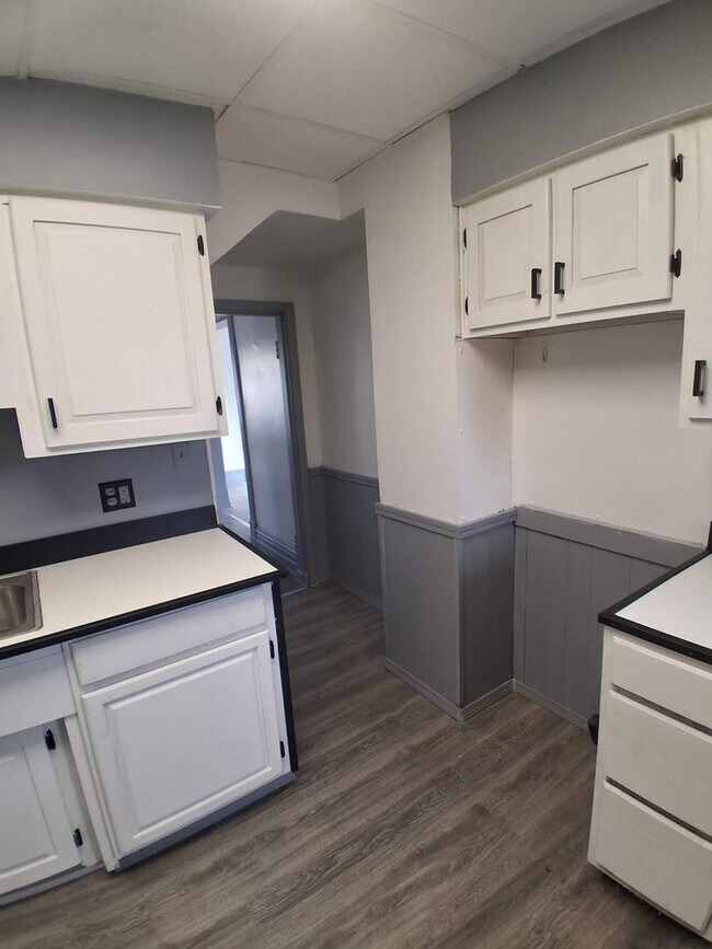 Foto del edificio - 2 Bedroom 1 Bath Renovated Apartment