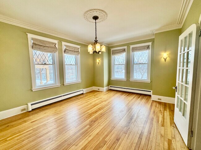 Photo du bâtiment - Bright and relaxed 2-bedroom + Den apartment in Lower Town, Ottawa