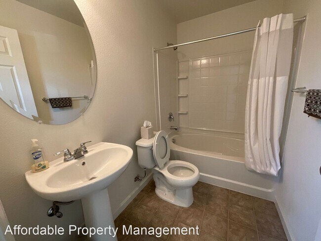 Foto del edificio - 3 br, 3.5 bath House - 520 Staley Avenue