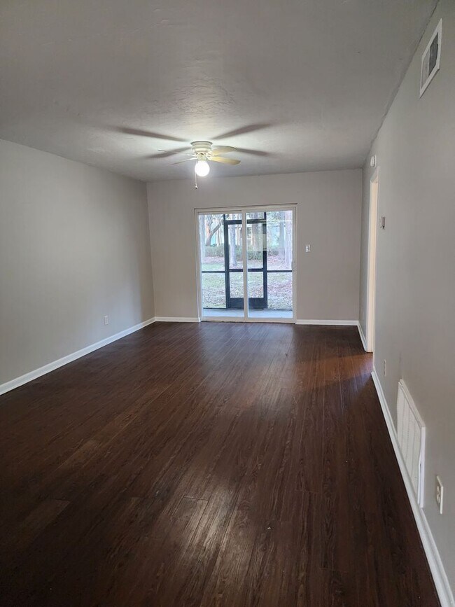 Foto del edificio - ** Available now** 2 Bedroom/2 Bath Condo on Southside close to Truman