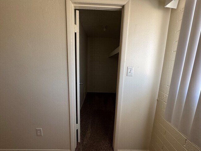 Foto del edificio - Holiday Gardens 2-br Townhome