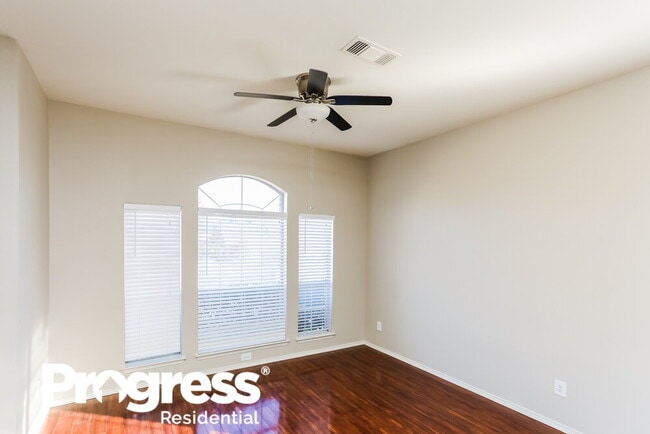 Building Photo - 821 Ragland Dr