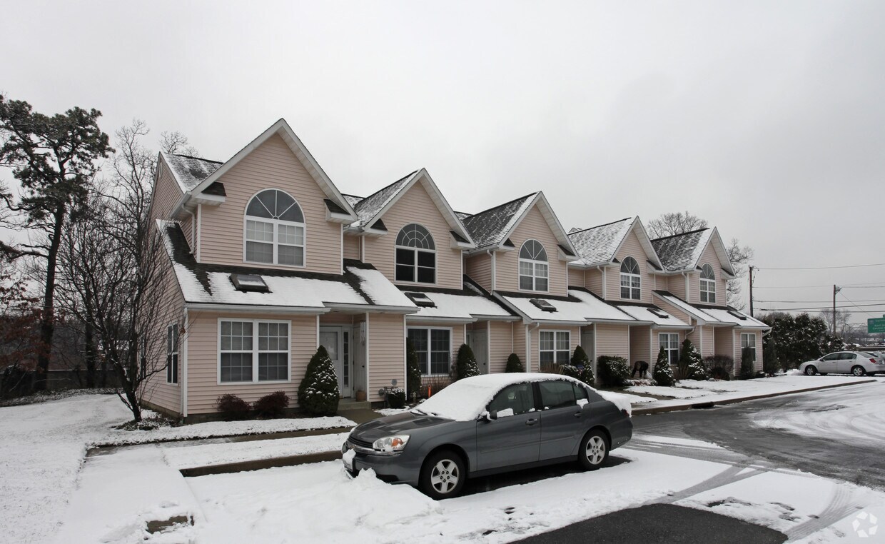 15 Sunridge Ln, Islip, NY 11751 Apartments in Islip, NY