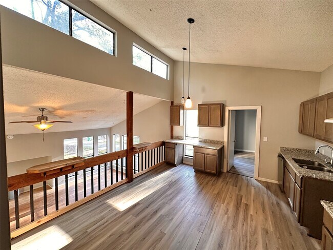 Foto del edificio - 3211 Keller St