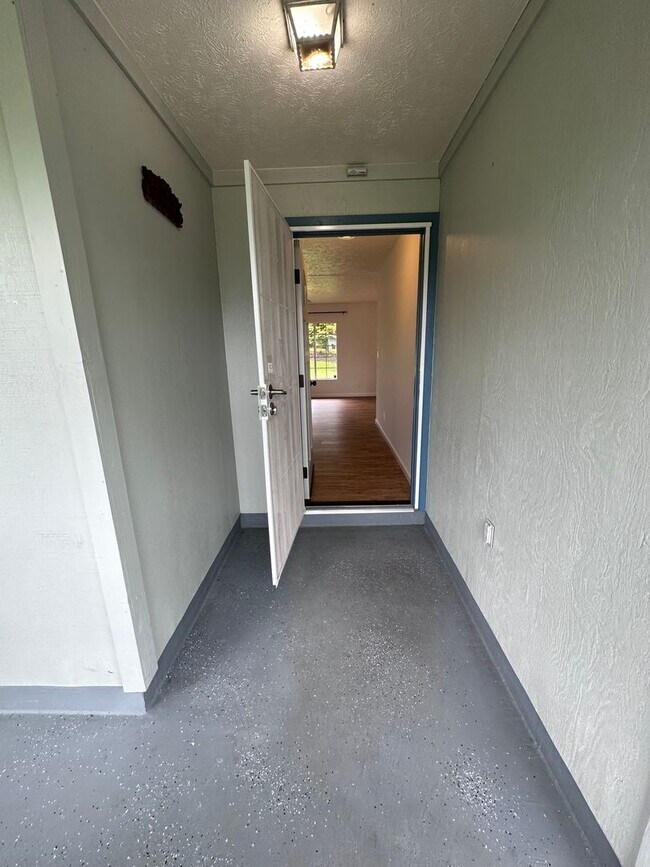 Foto del edificio - 3/2 Luxury Vinal Plank Throughout & Pet Fr...