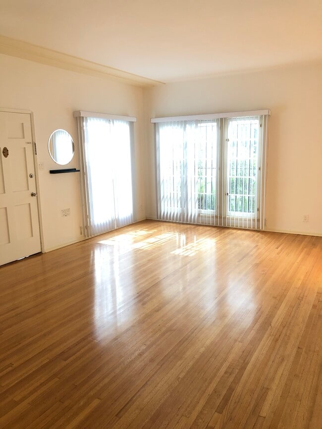 Living Room - 1248 S La Jolla Ave