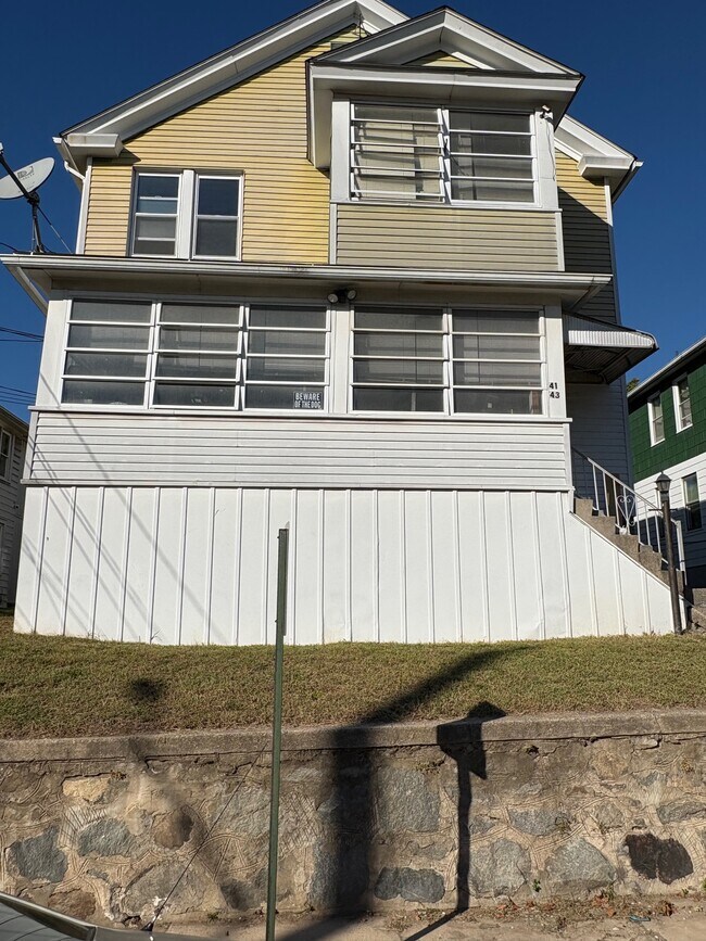 Building Photo - 41 Laval St