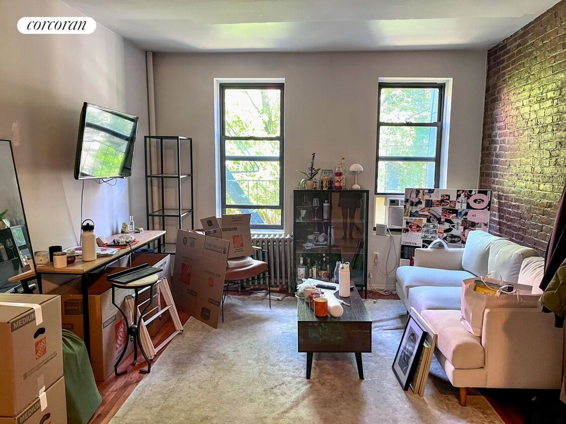 Foto principal - 300 E 2nd St