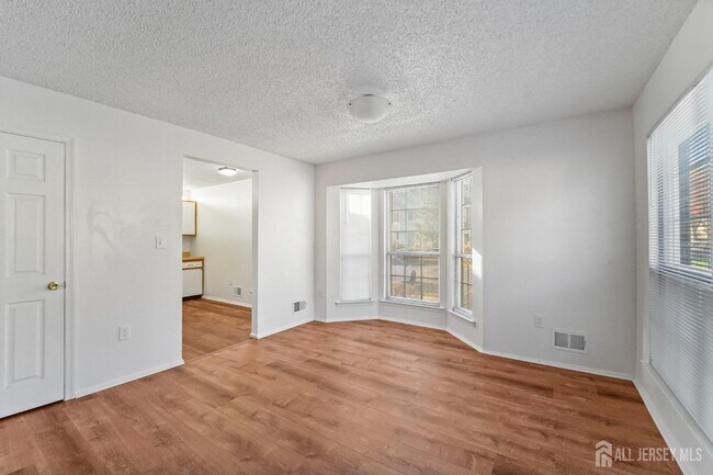 Building Photo - 194 Darwin Ln