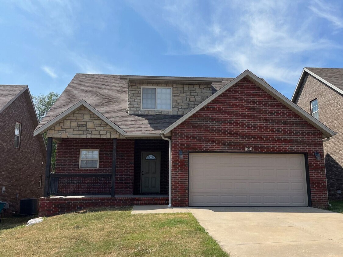 Foto principal - Four Bedroom home in SE Springfield!