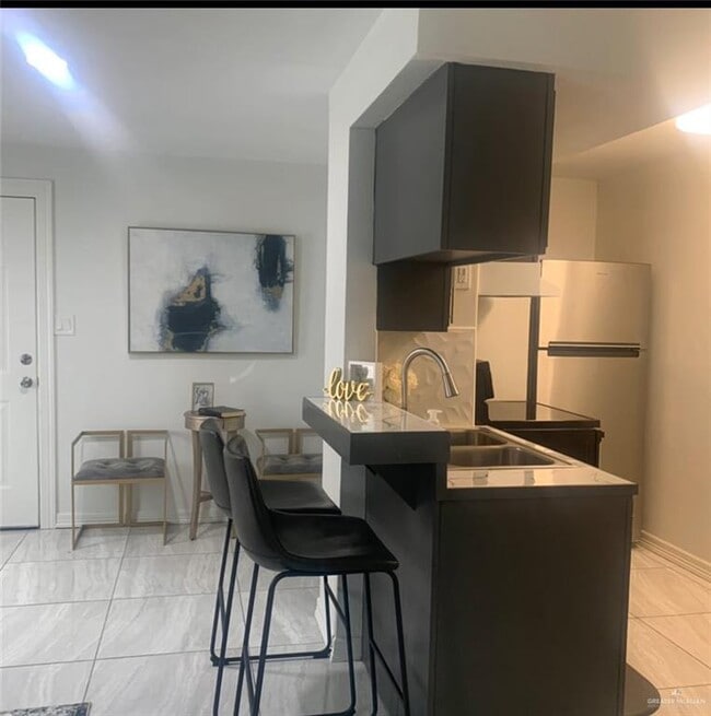 Building Photo - 16 Broadway St