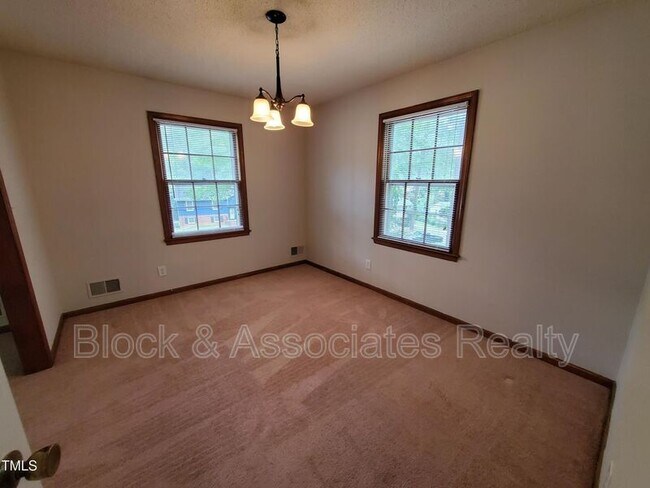 Foto del edificio - 1057 Dunsford Pl